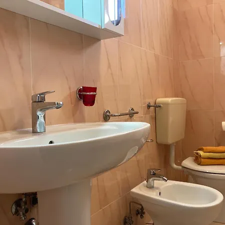 Gildo A Pochi Passi Dalla *